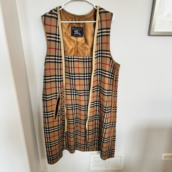 Burberry Men’s Vintage Trench Coat - size medium- great condition- authentic - Picture 16 of 16